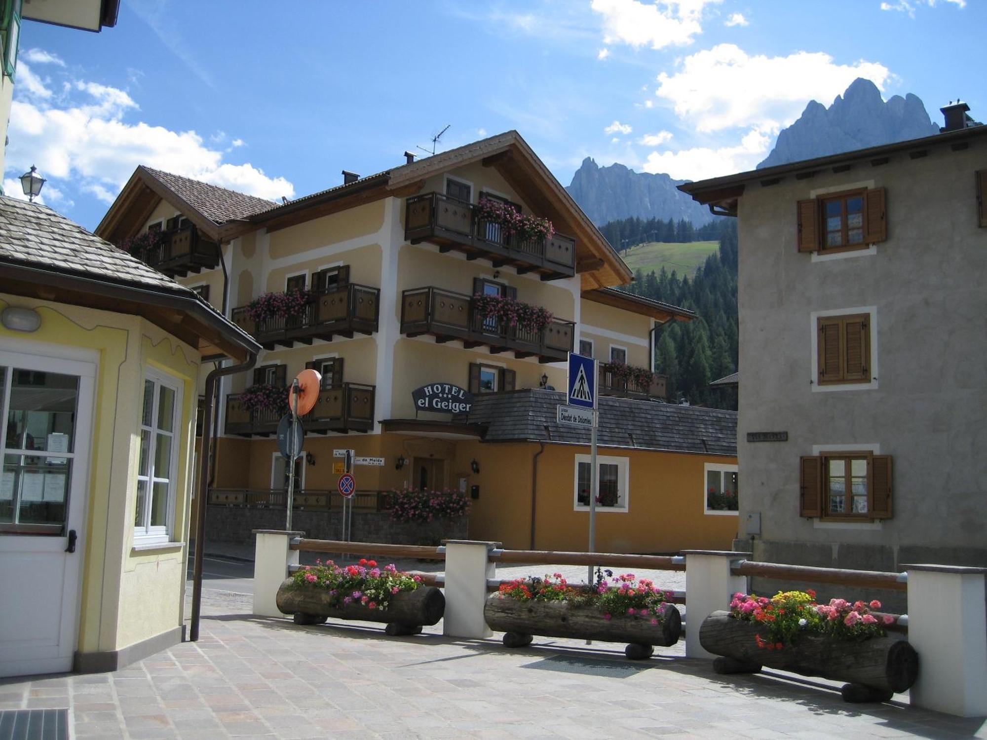Hotel El Geiger Поцца-ди-Фасса Экстерьер фото